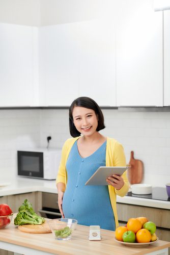 pregnant woman with one fallopian tube